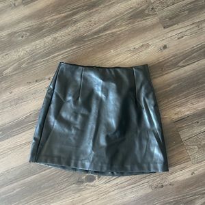 ABERCROMBIE & FITCH faux leather black mini skirt never worn  size XS